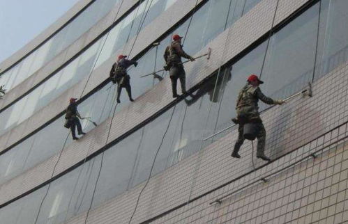 專業(yè)鋁塑板外墻清潔指南 恢復(fù)建筑物美觀與防護(hù)的全面方案